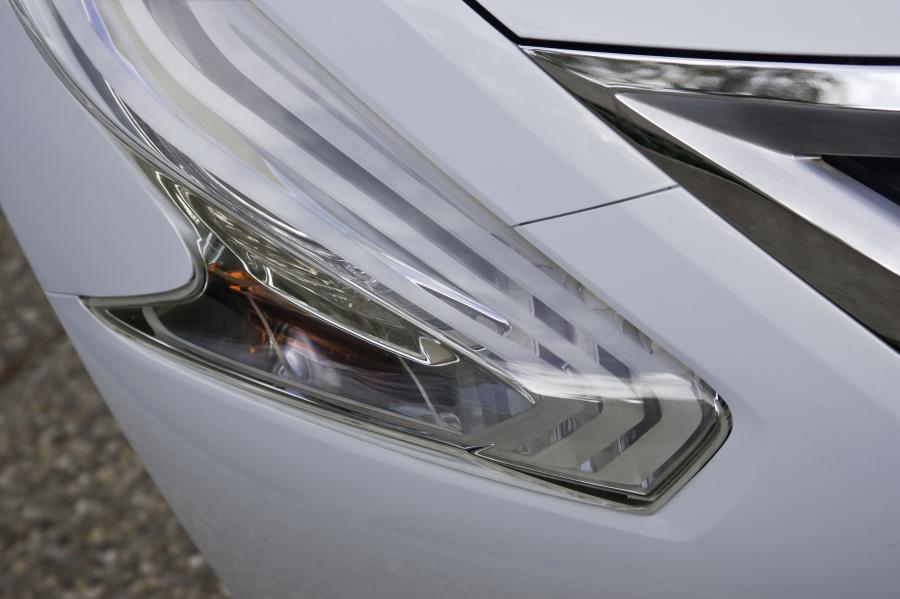  Nissan Ellure Concept 2010 года  (фото 31 из 52)